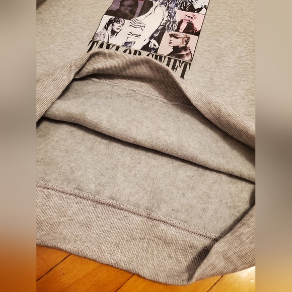 NWOT Taylor Swift The Eras Tour light heathered grey crewneck. Print. Size M. - Picture 4 of 8